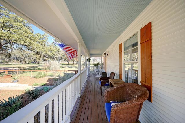 384 Sunset RDG, Blanco, TX 78606