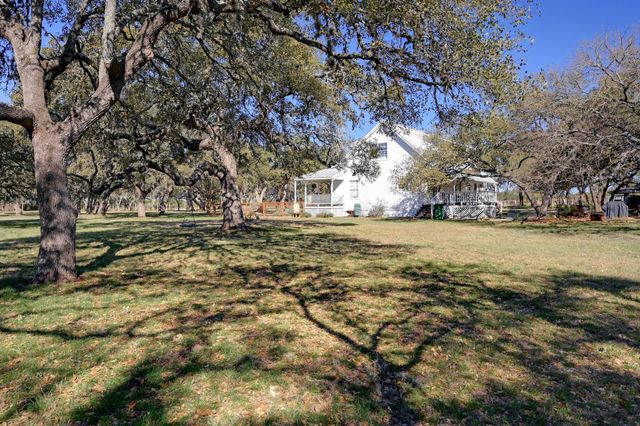 384 Sunset RDG, Blanco, TX 78606