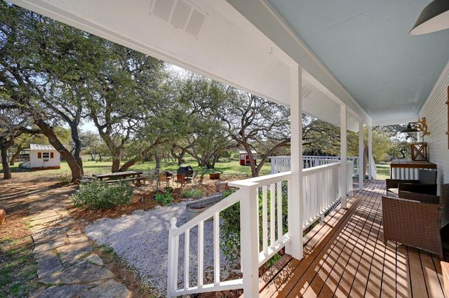 384 Sunset RDG, Blanco, TX 78606