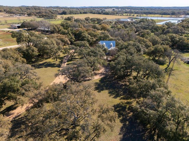 384 Sunset RDG, Blanco, TX 78606