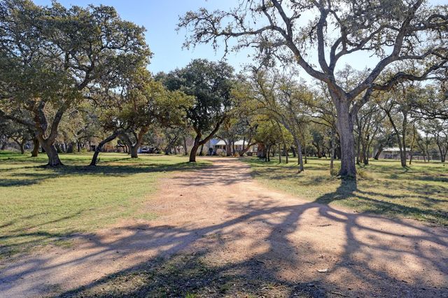 384 Sunset RDG, Blanco, TX 78606