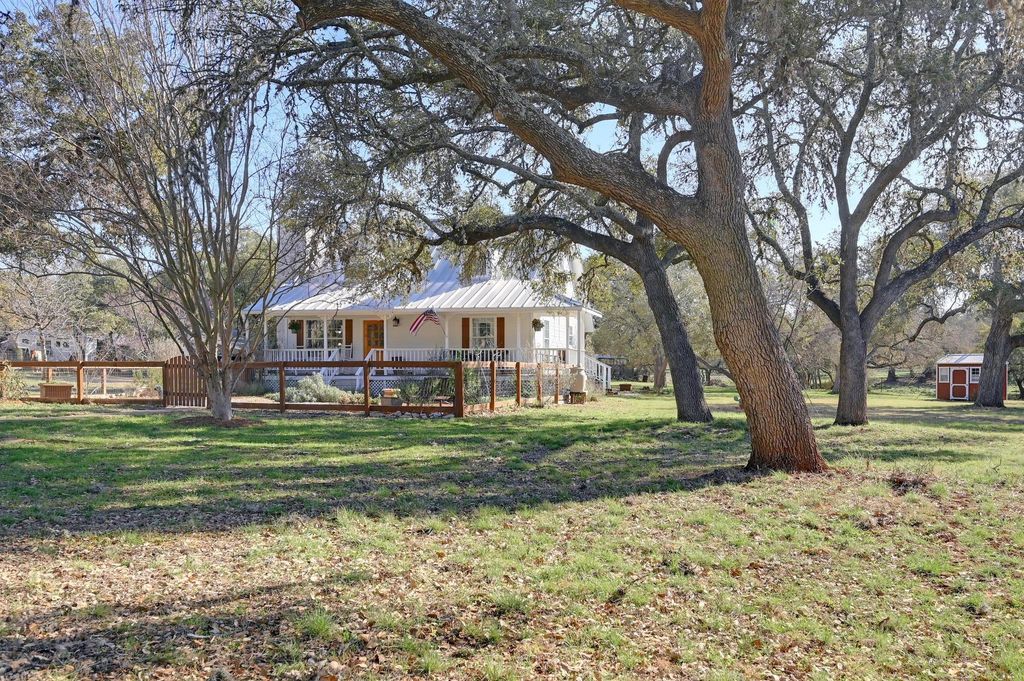 384 Sunset RDG, Blanco, TX 78606