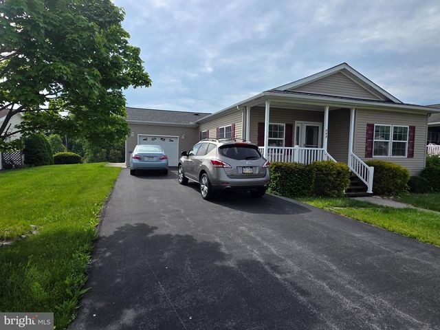 502 FALCON DR, Carlisle, PA 17013