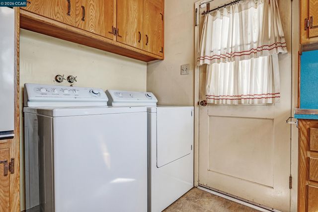 557 Summit Dr, Pinole, CA 94564