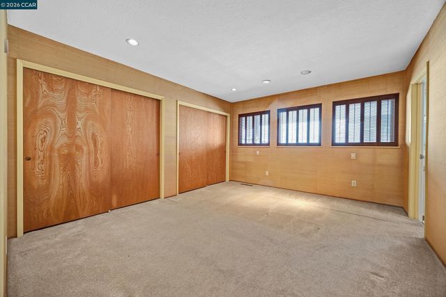 557 Summit Dr, Pinole, CA 94564