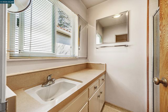 557 Summit Dr, Pinole, CA 94564