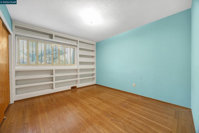 557 Summit Dr, Pinole, CA 94564