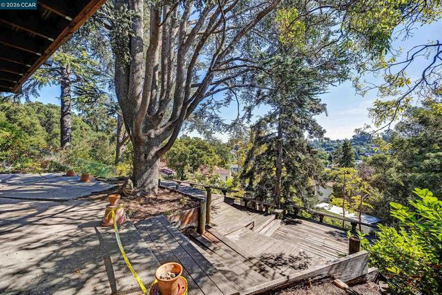 557 Summit Dr, Pinole, CA 94564