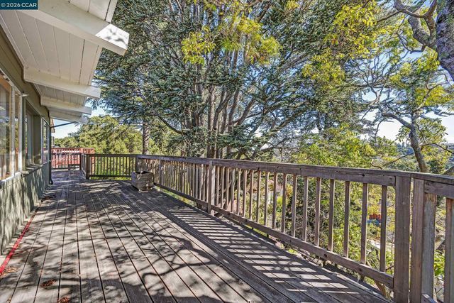 557 Summit Dr, Pinole, CA 94564