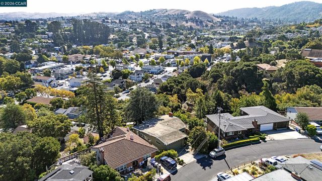 557 Summit Dr, Pinole, CA 94564
