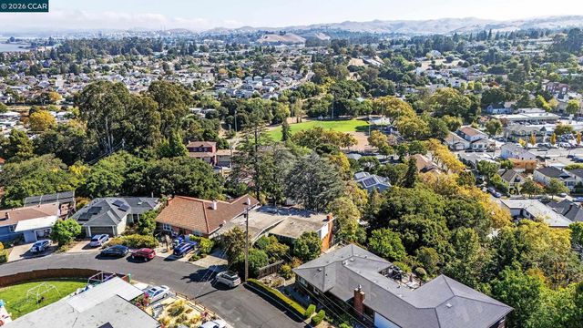 557 Summit Dr, Pinole, CA 94564