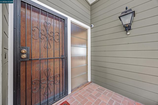 557 Summit Dr, Pinole, CA 94564