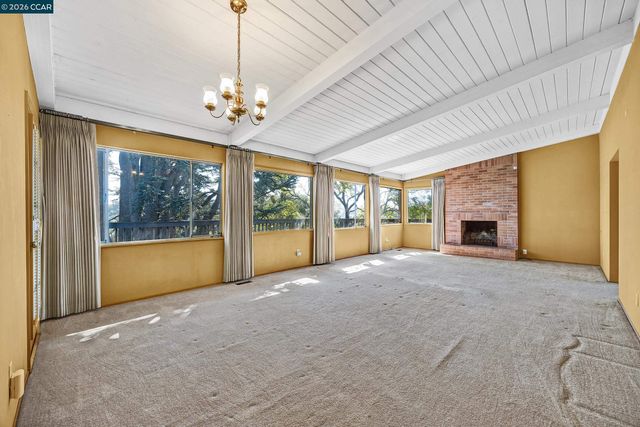 557 Summit Dr, Pinole, CA 94564
