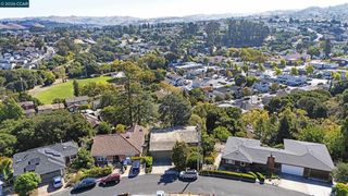 557 Summit Dr, Pinole, CA 94564