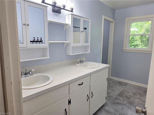 146 King Park Circle, Mount Airy, NC 27030
