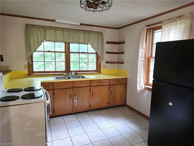 146 King Park Circle, Mount Airy, NC 27030
