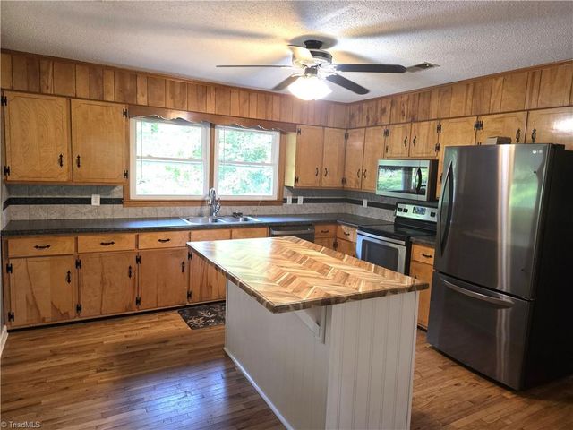 146 King Park Circle, Mount Airy, NC 27030