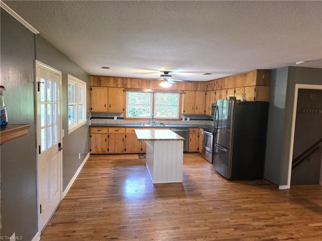 146 King Park Circle, Mount Airy, NC 27030