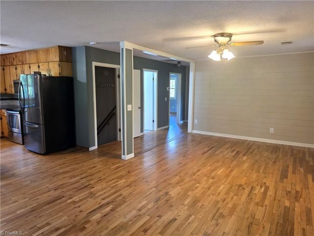 146 King Park Circle, Mount Airy, NC 27030