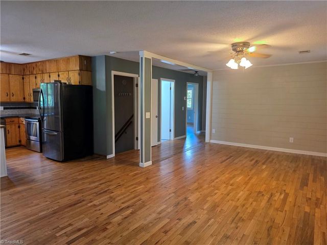 146 King Park Circle, Mount Airy, NC 27030
