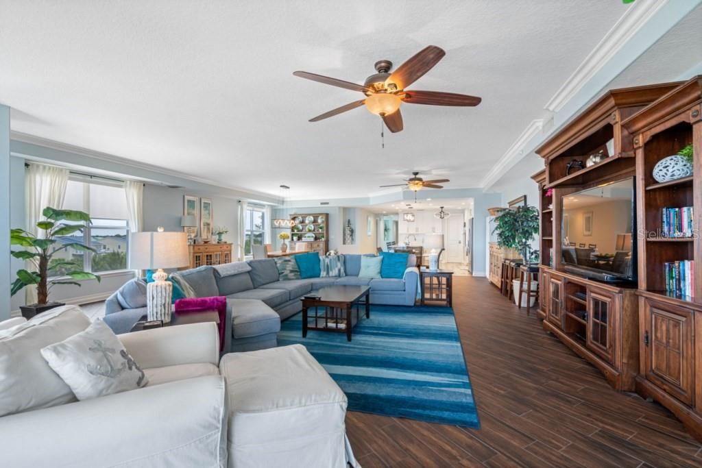 Image 12 of property listing at 19734 GULF BOULEVARD 402, Indian Shores, FL 33785