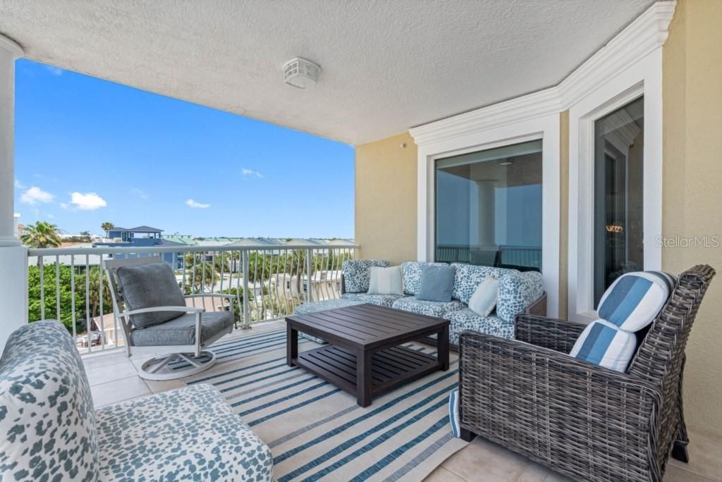 Image 18 of property listing at 19734 GULF BOULEVARD 402, Indian Shores, FL 33785