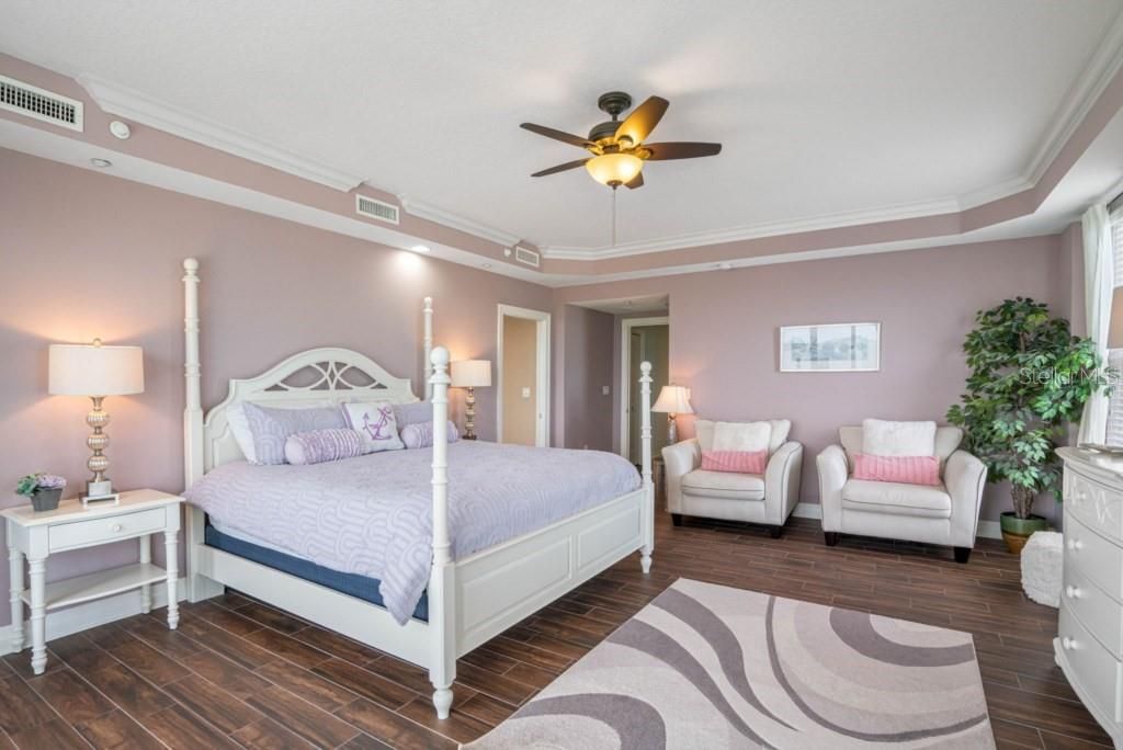 Image 39 of property listing at 19734 GULF BOULEVARD 402, Indian Shores, FL 33785