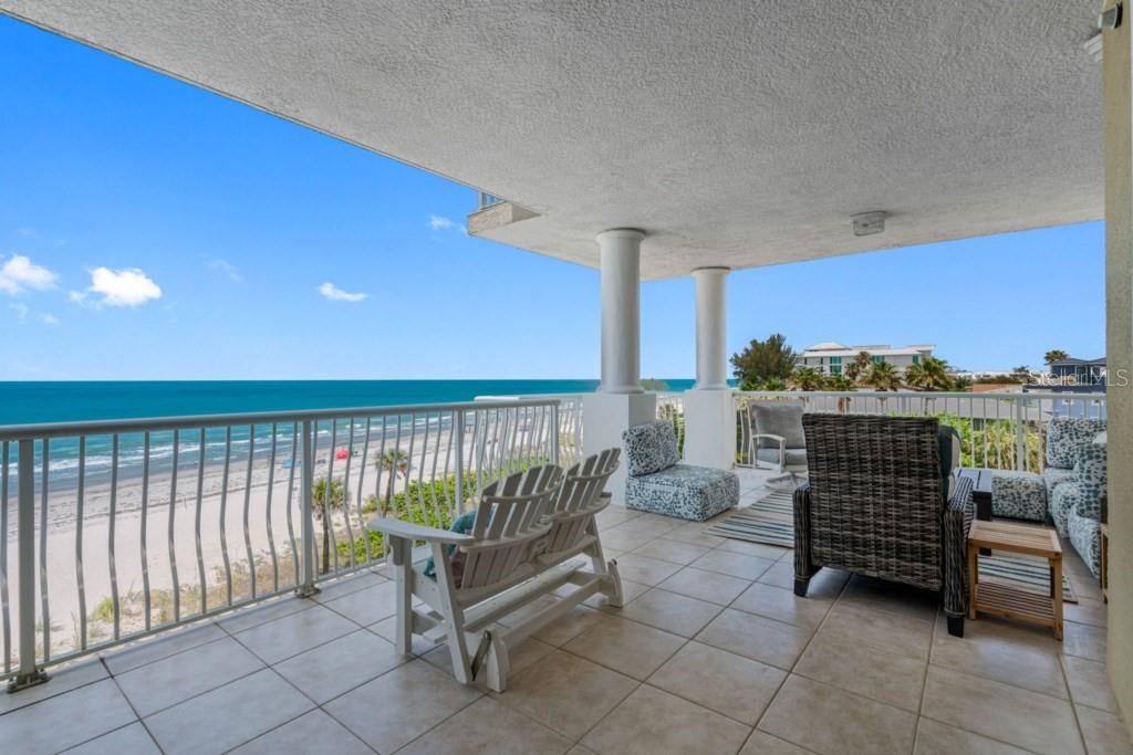 Image 5 of property listing at 19734 GULF BOULEVARD 402, Indian Shores, FL 33785
