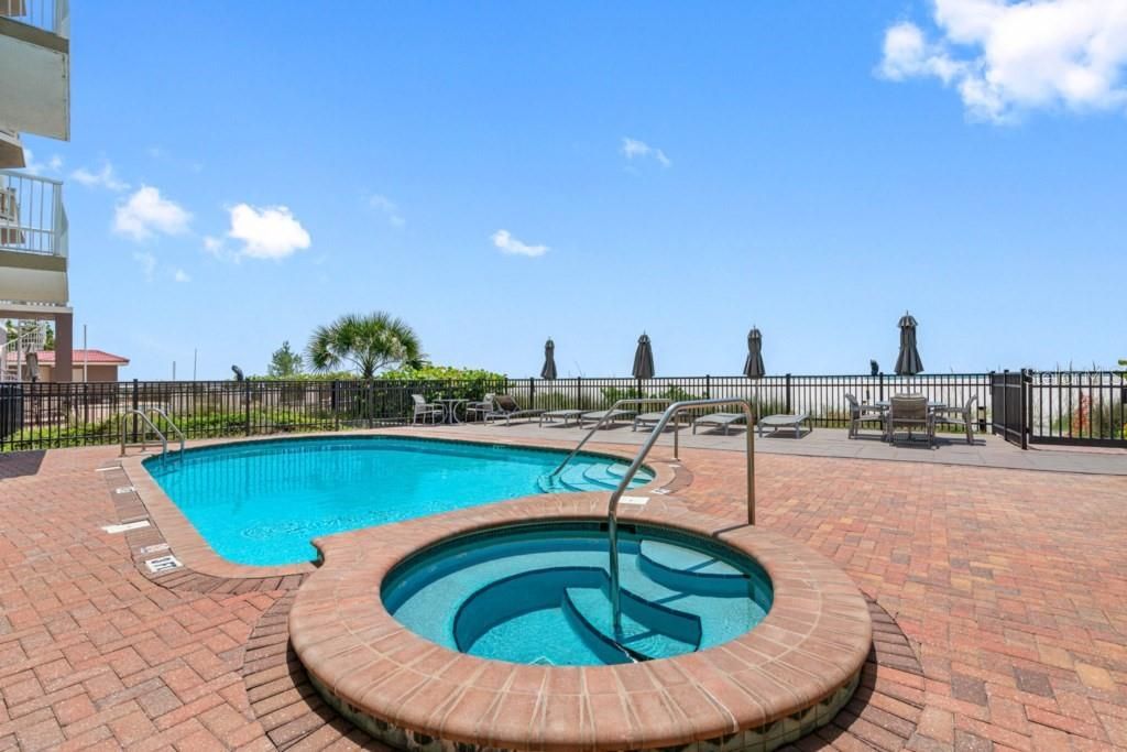 Image 7 of property listing at 19734 GULF BOULEVARD 402, Indian Shores, FL 33785