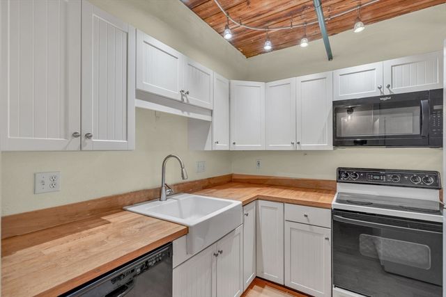 14 Sanford 7, Medway, MA 02053