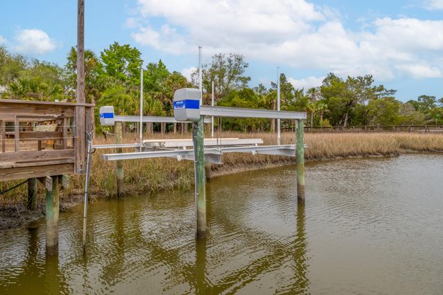 2324 Darts Cove Way, Mount Pleasant, SC 29466
