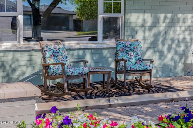 4942 E WHITTON Avenue, Phoenix, AZ 85018