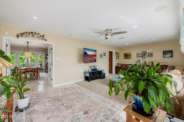 4942 E WHITTON Avenue, Phoenix, AZ 85018