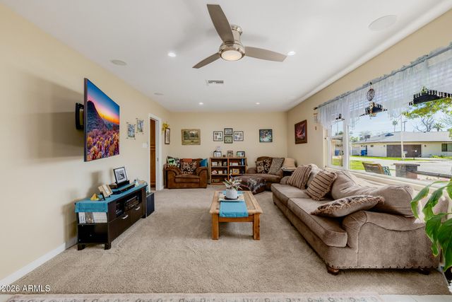 4942 E WHITTON Avenue, Phoenix, AZ 85018