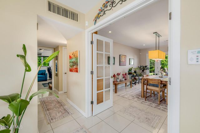 4942 E WHITTON Avenue, Phoenix, AZ 85018