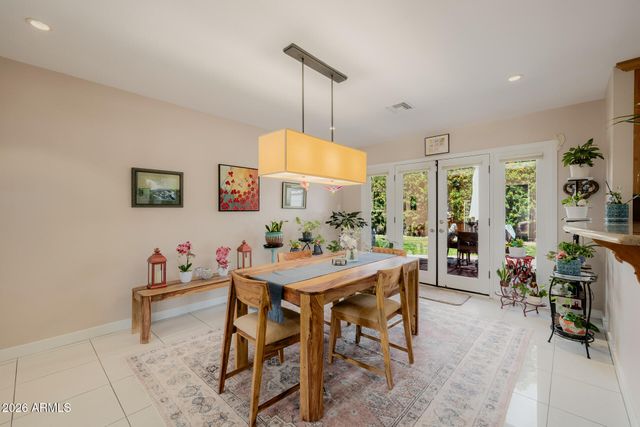 4942 E WHITTON Avenue, Phoenix, AZ 85018