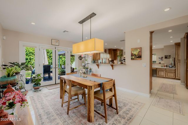 4942 E WHITTON Avenue, Phoenix, AZ 85018