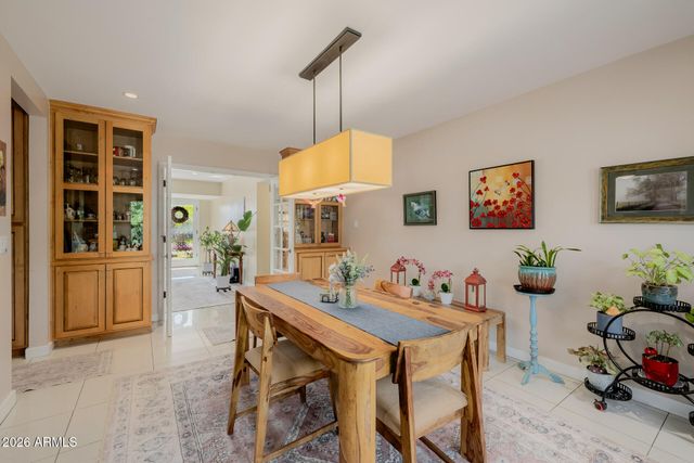 4942 E WHITTON Avenue, Phoenix, AZ 85018