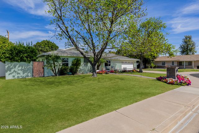 4942 E WHITTON Avenue, Phoenix, AZ 85018