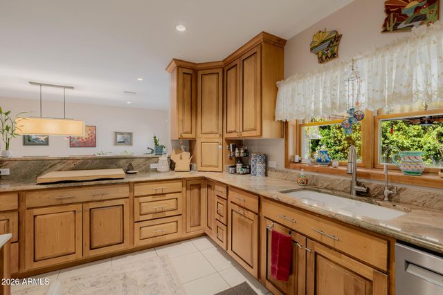 4942 E WHITTON Avenue, Phoenix, AZ 85018