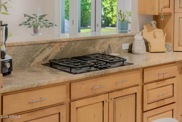 4942 E WHITTON Avenue, Phoenix, AZ 85018