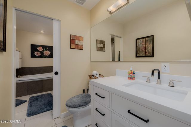 4942 E WHITTON Avenue, Phoenix, AZ 85018