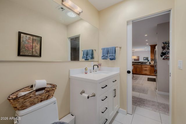 4942 E WHITTON Avenue, Phoenix, AZ 85018