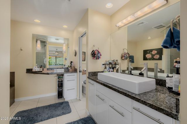 4942 E WHITTON Avenue, Phoenix, AZ 85018