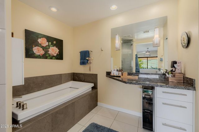 4942 E WHITTON Avenue, Phoenix, AZ 85018