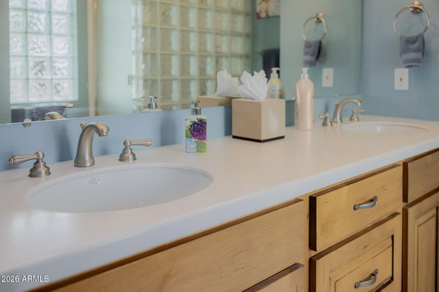 4942 E WHITTON Avenue, Phoenix, AZ 85018