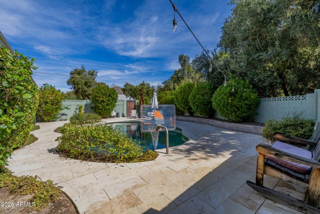 4942 E WHITTON Avenue, Phoenix, AZ 85018