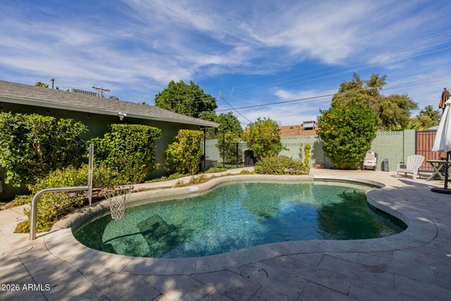 4942 E WHITTON Avenue, Phoenix, AZ 85018