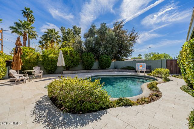 4942 E WHITTON Avenue, Phoenix, AZ 85018