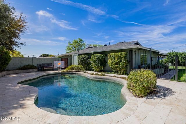 4942 E WHITTON Avenue, Phoenix, AZ 85018